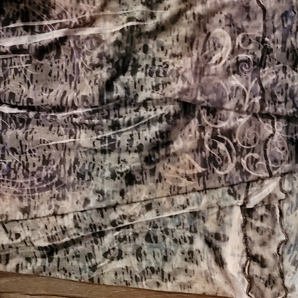 NWT one world size medium - Picture 3 of 7